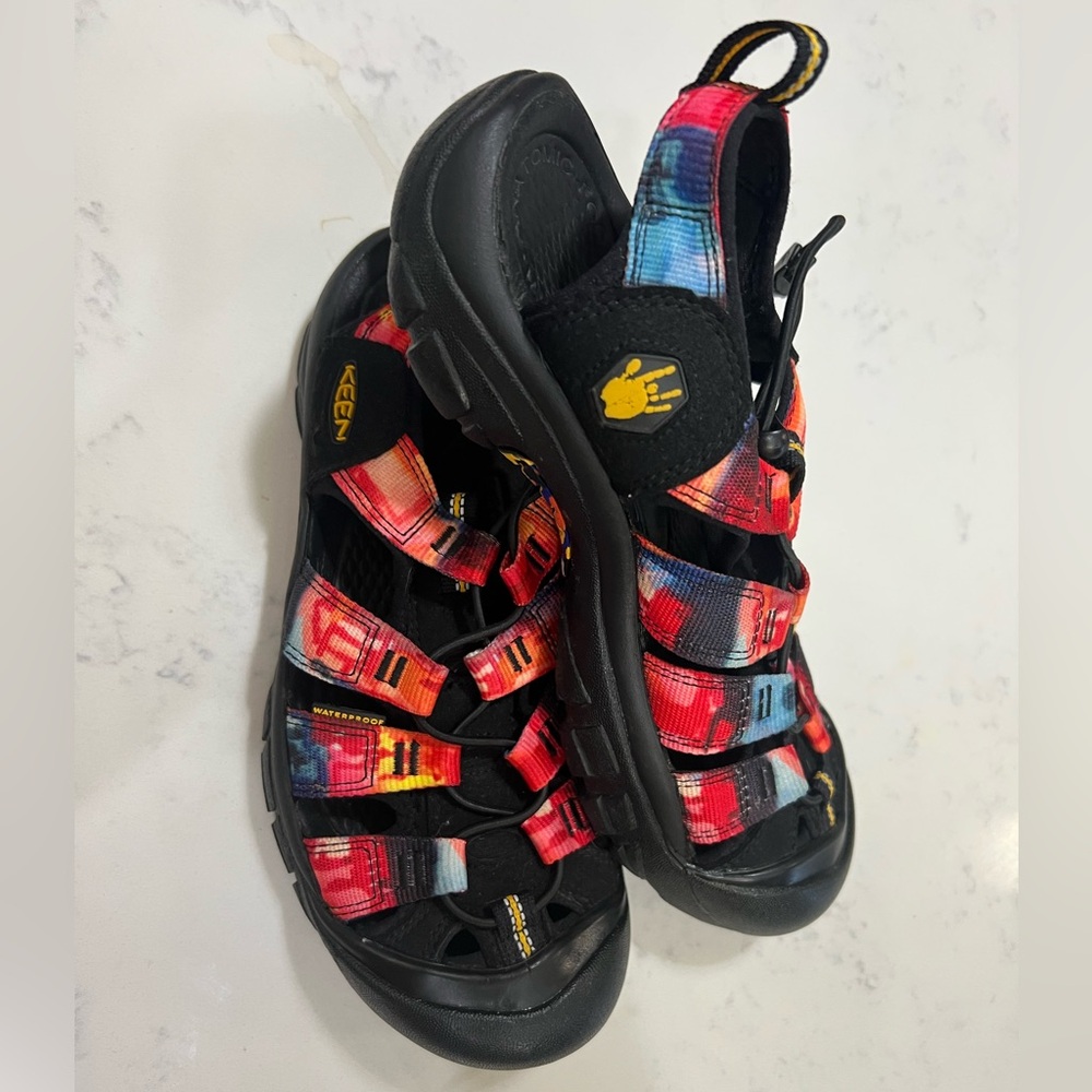 KEEN woman’s ' Colorful Adventure Sandals size 9 - Picture 10 of 14